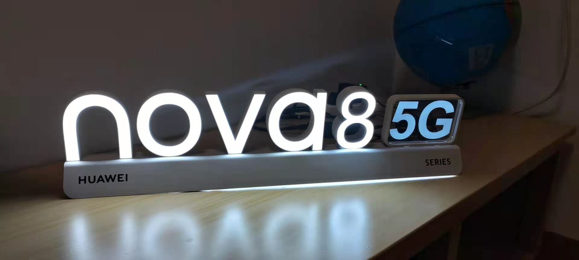 发光5gp40华为nova7桌面灯箱导向mate405g广告牌
