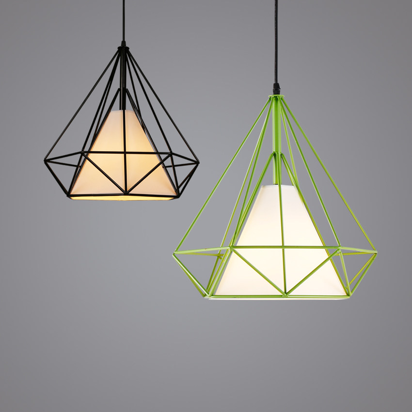 去购买  小户型本身空间小,如果再用大吊灯,显得空间更拘束,会给人一