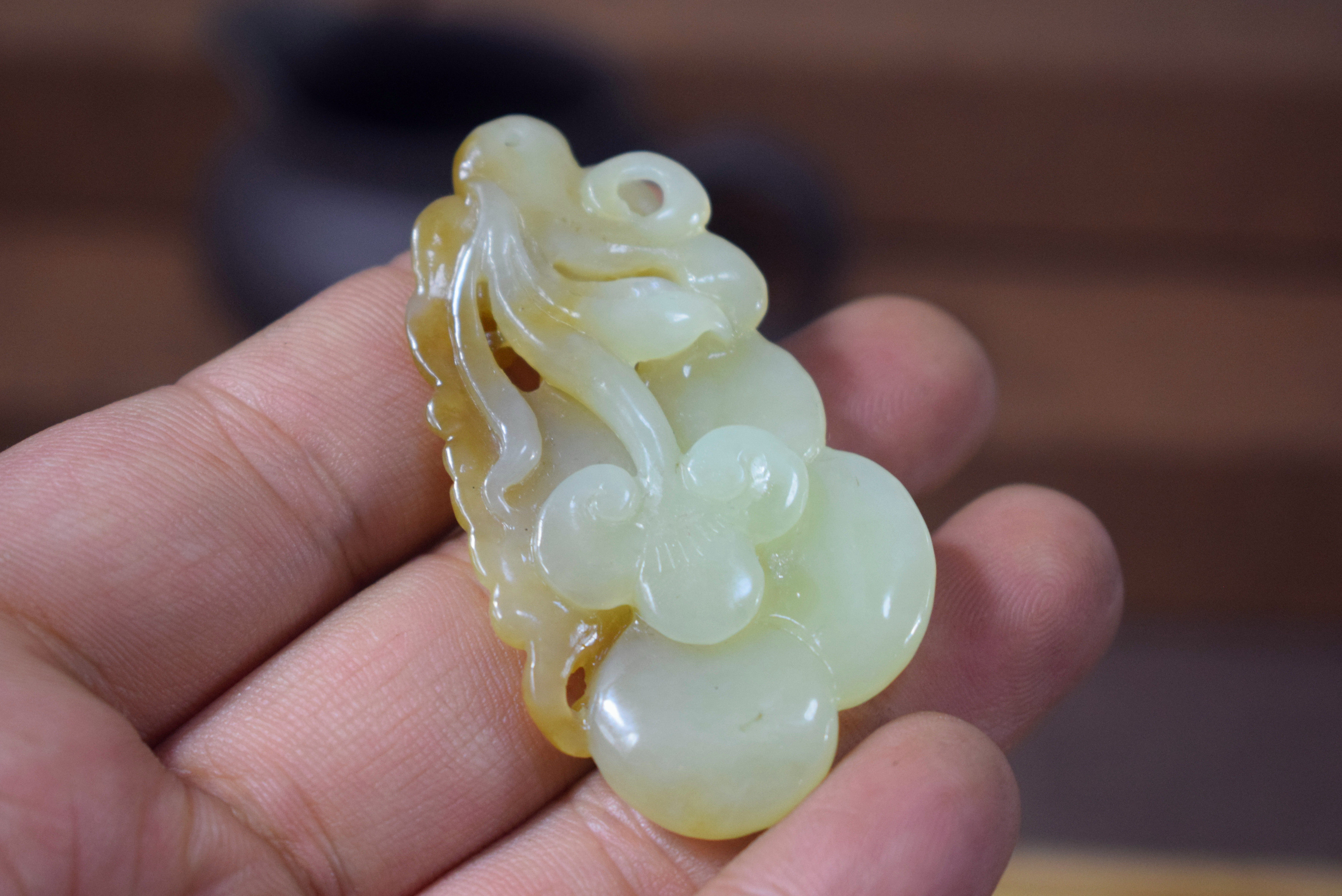 黄白老玉迹象如意 红唐黄白老玉如意吊坠