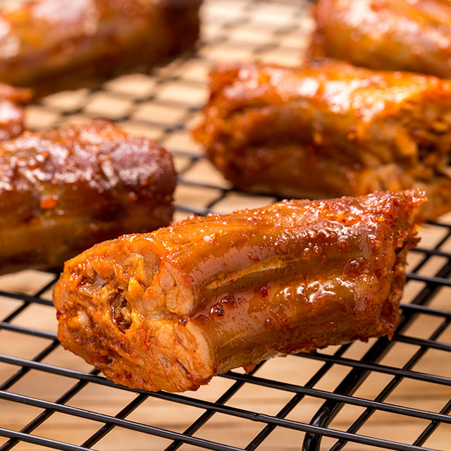 杨记烤鸡脖黑鸭味烤脖糖醋劲辣味休闲鸡肉零食25克30袋整盒包邮