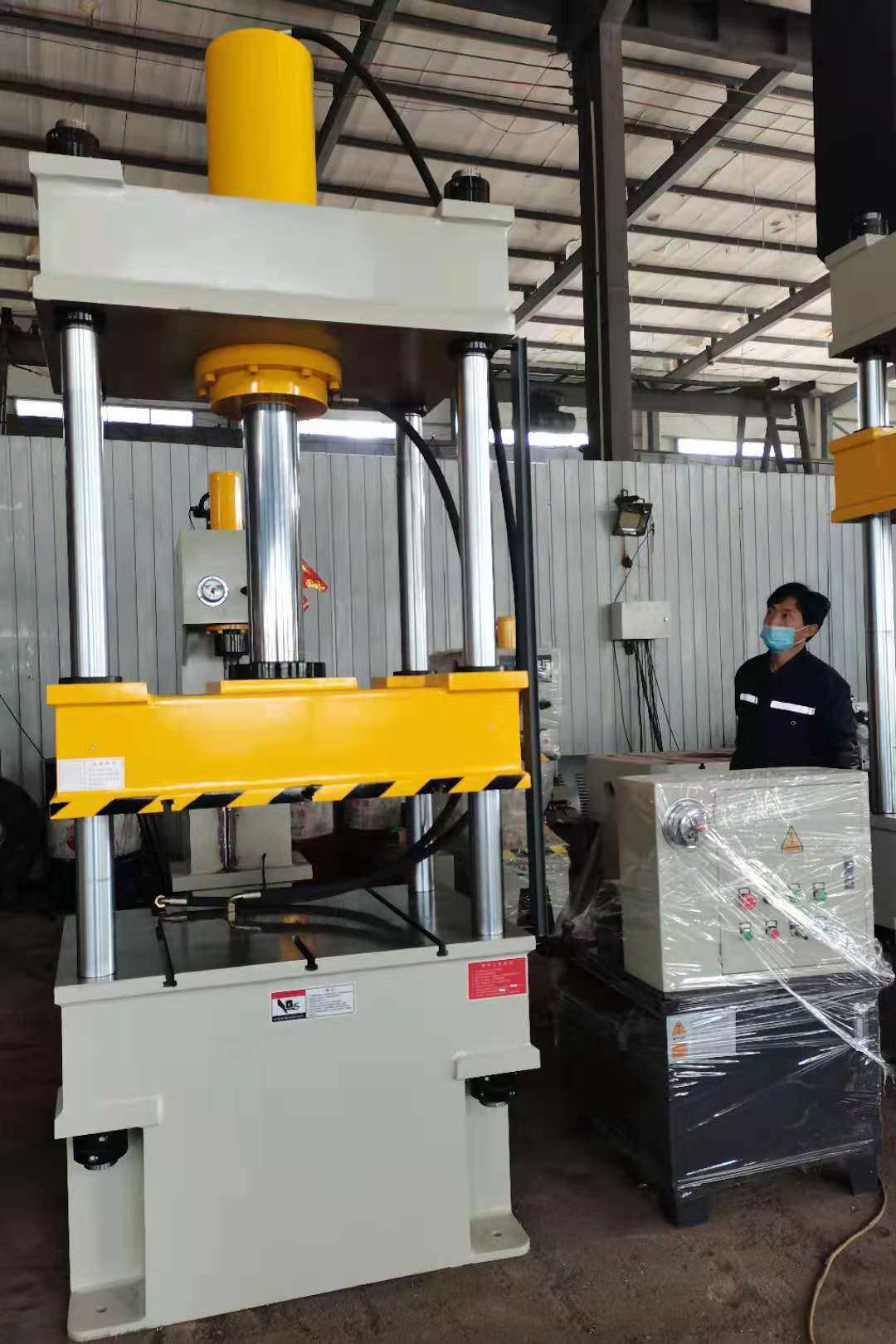 四柱三梁粉末成型大型冲压机液压机管机油压机300吨液压机