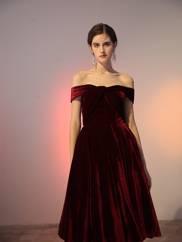 新娘敬酒2020新款年会派对晚礼服红色丝绒一字礼服