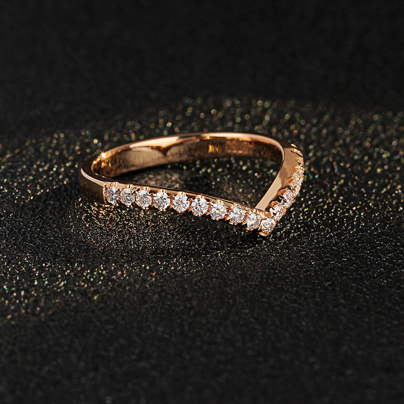 美国进口莫桑石de色18k金个性字形排钻群镶碎钻尾戒小指戒女