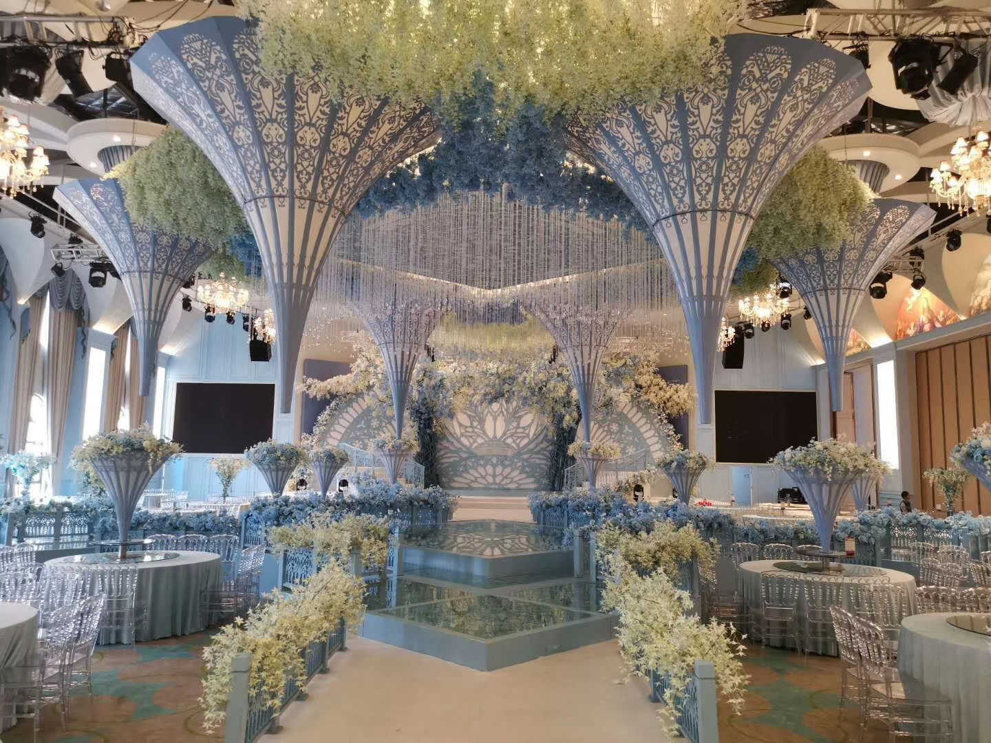 吊顶新款婚礼礼堂道具铁艺雕花陀螺桌花摆件拱门