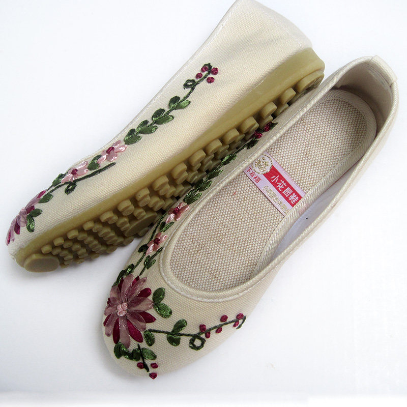 00商品标签:秋季老北京布鞋女鞋绣花鞋单鞋店铺掌柜:小花园足下有福