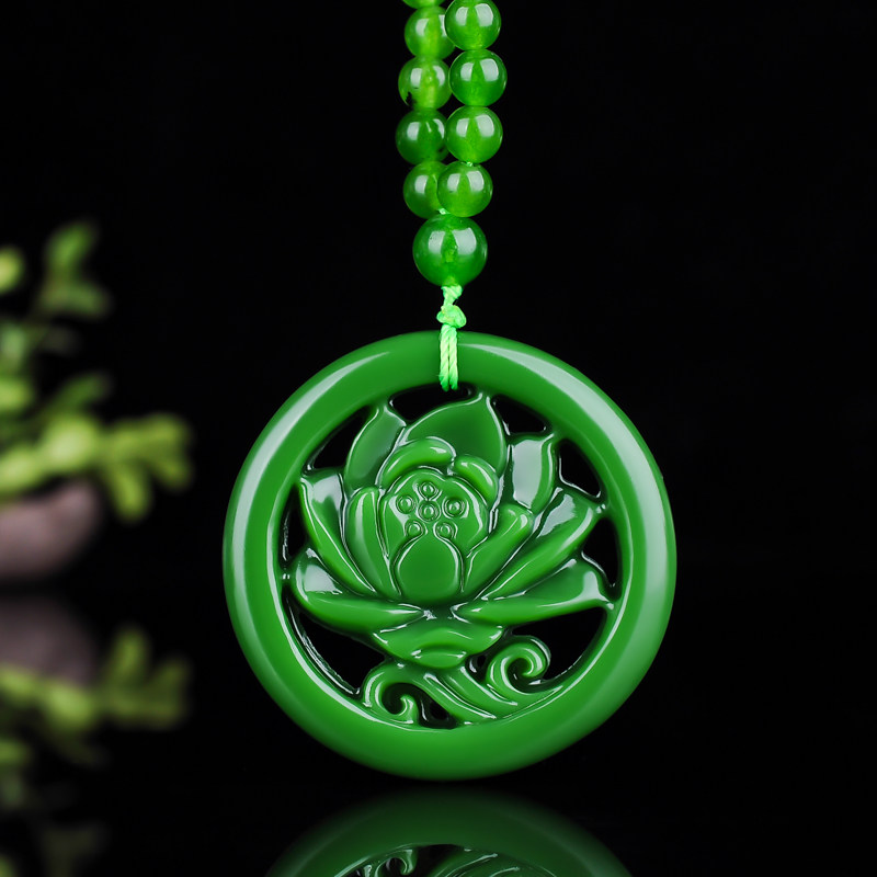 天然和田碧玉荷花吊坠女款镂空毛衣挂件玉石颈饰
