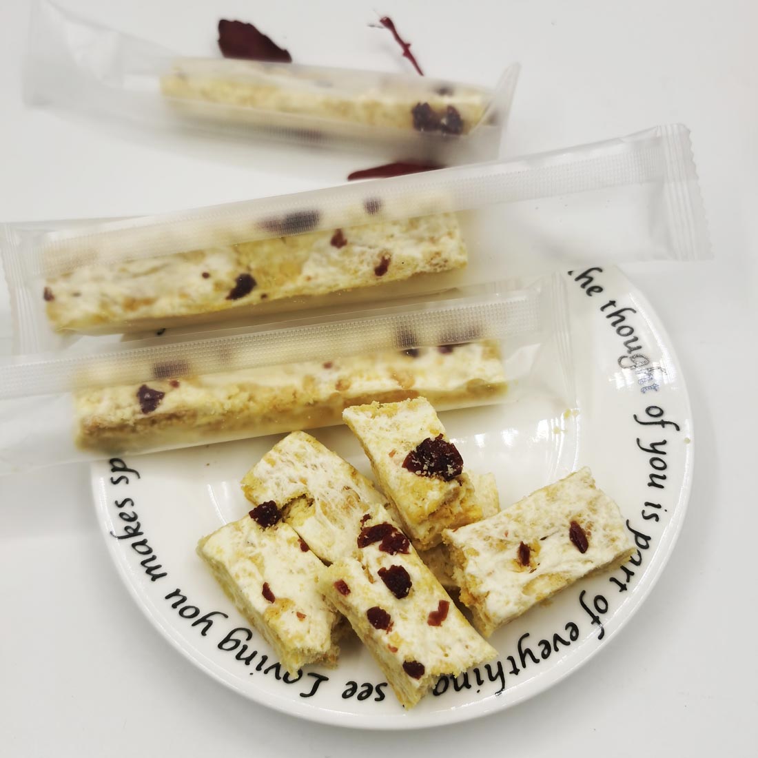 雪花网红饼干休闲港多香港棉花糖酥纯扎糖莓牛传统糕点