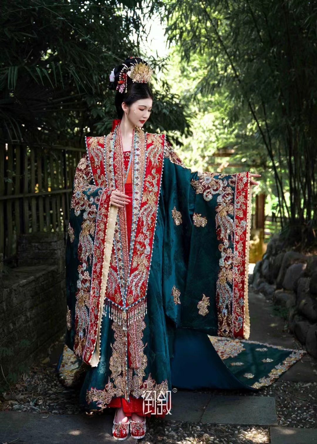 出租汉服倒叙新款宋制汉服凤冠霞帔新娘结婚礼服出门服中式婚礼