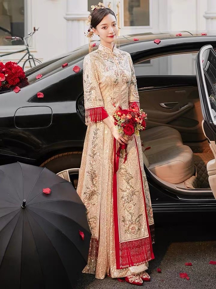 秀禾出租品牌中式长袍马褂新娘装婚金色马来旗袍