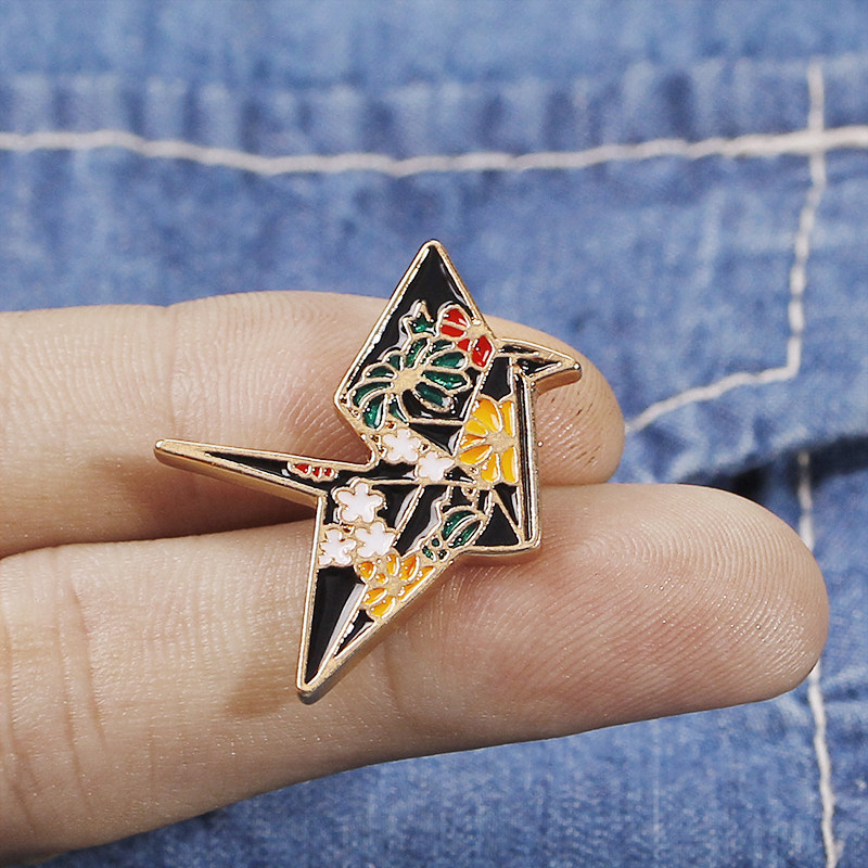 折纸胸针卡通千纸鹤徽章走光合金扣针百搭个性胸针