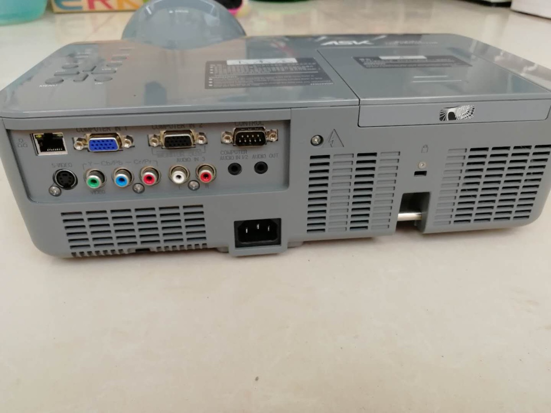 二手爱普生投影机投影仪爱普生emp-821高清1080p家用特价包邮
