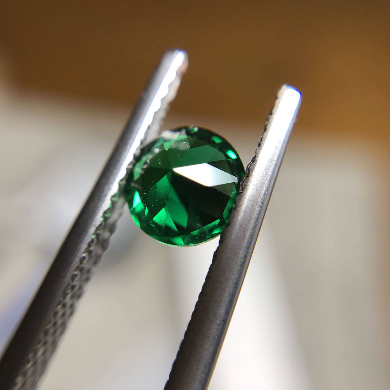 铬绿色人造钇铝榴石yag仿沙弗莱仿铬碧玺d01c4够闪亮可做首饰