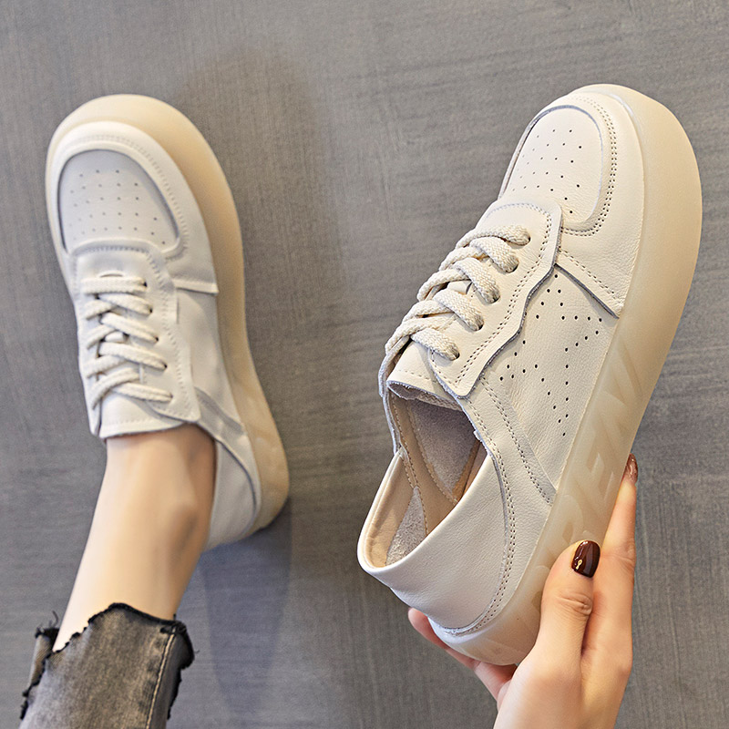 防滑软底平底大码女鞋43圆头胖脚宽肥小白鞋真皮休闲板鞋