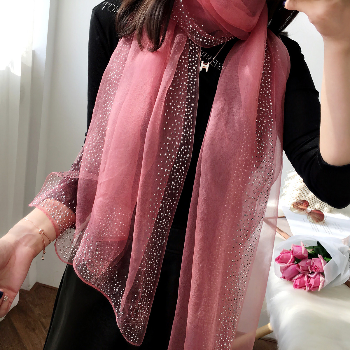 真丝围巾女士韩版百搭满天星水钻纯色披肩桑蚕丝长款丝巾纱巾春秋