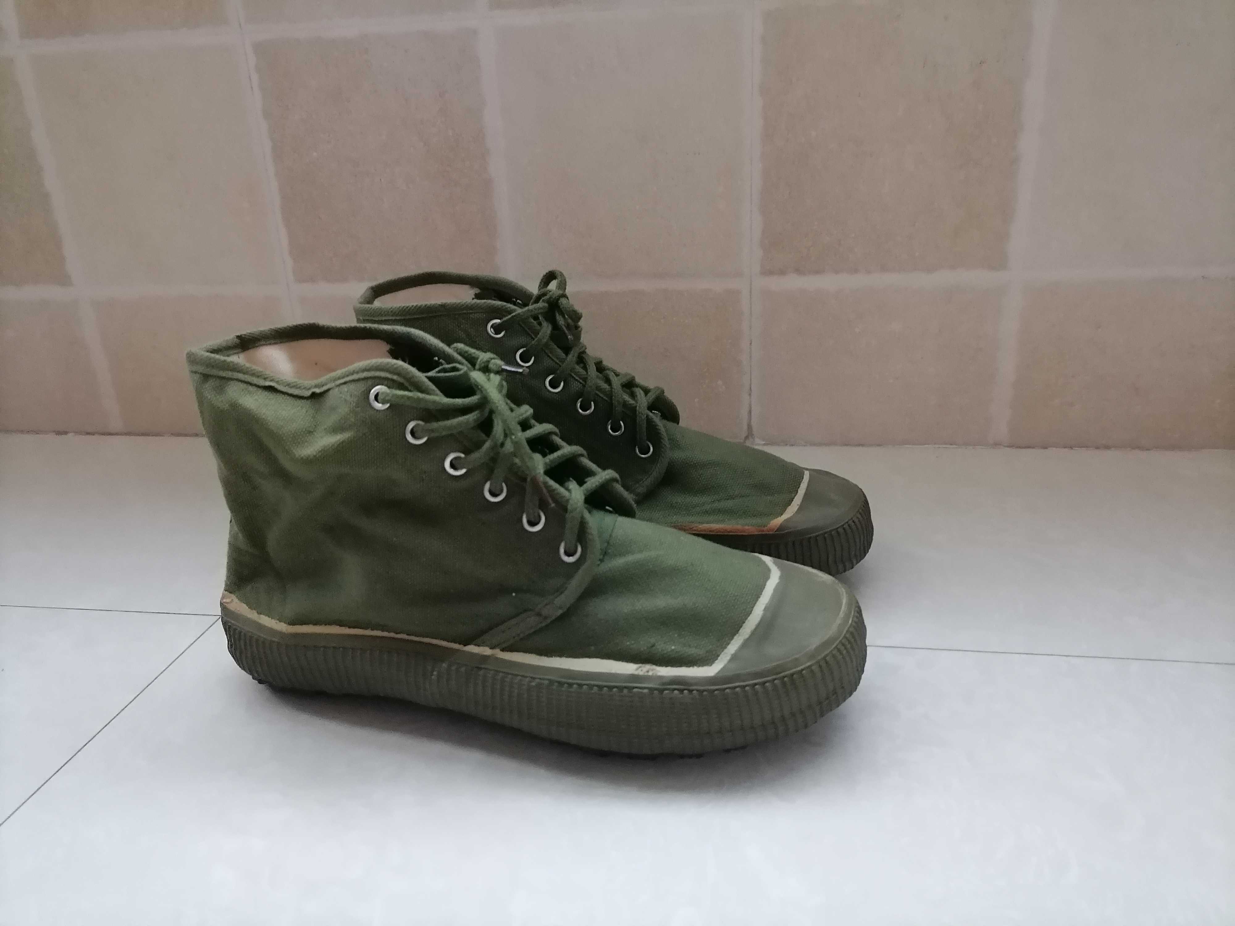 库存65纯棉帆布天然橡胶高腰胶鞋