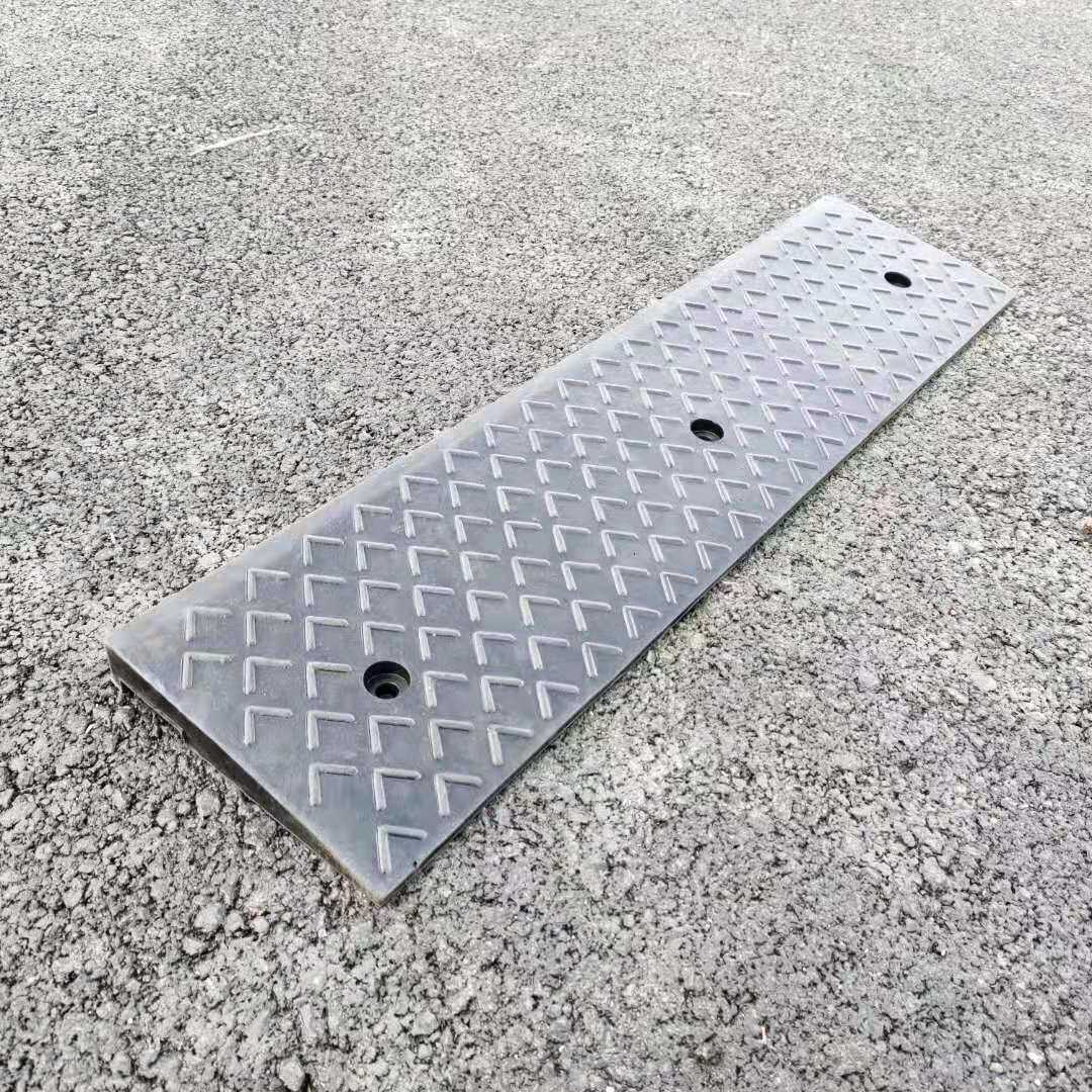 橡胶路沿坡 7cm斜坡垫汽车上马路牙子台阶垫路肩摩托车门口台阶垫