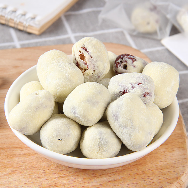 网红奶枣杏仁夹心无核红枣巴旦木仁小奶健康枣类制品