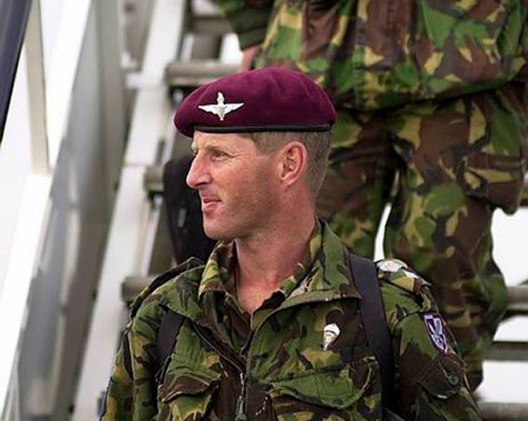 英国皇家红色魔鬼伞兵团徽章红魔贝雷帽帽徽亮版金属徽章肩章胸章