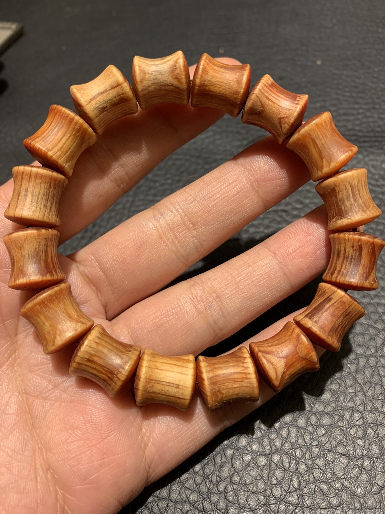 东北天然琥珀木手串沉香佛珠10mm女士手链松丁佛珠