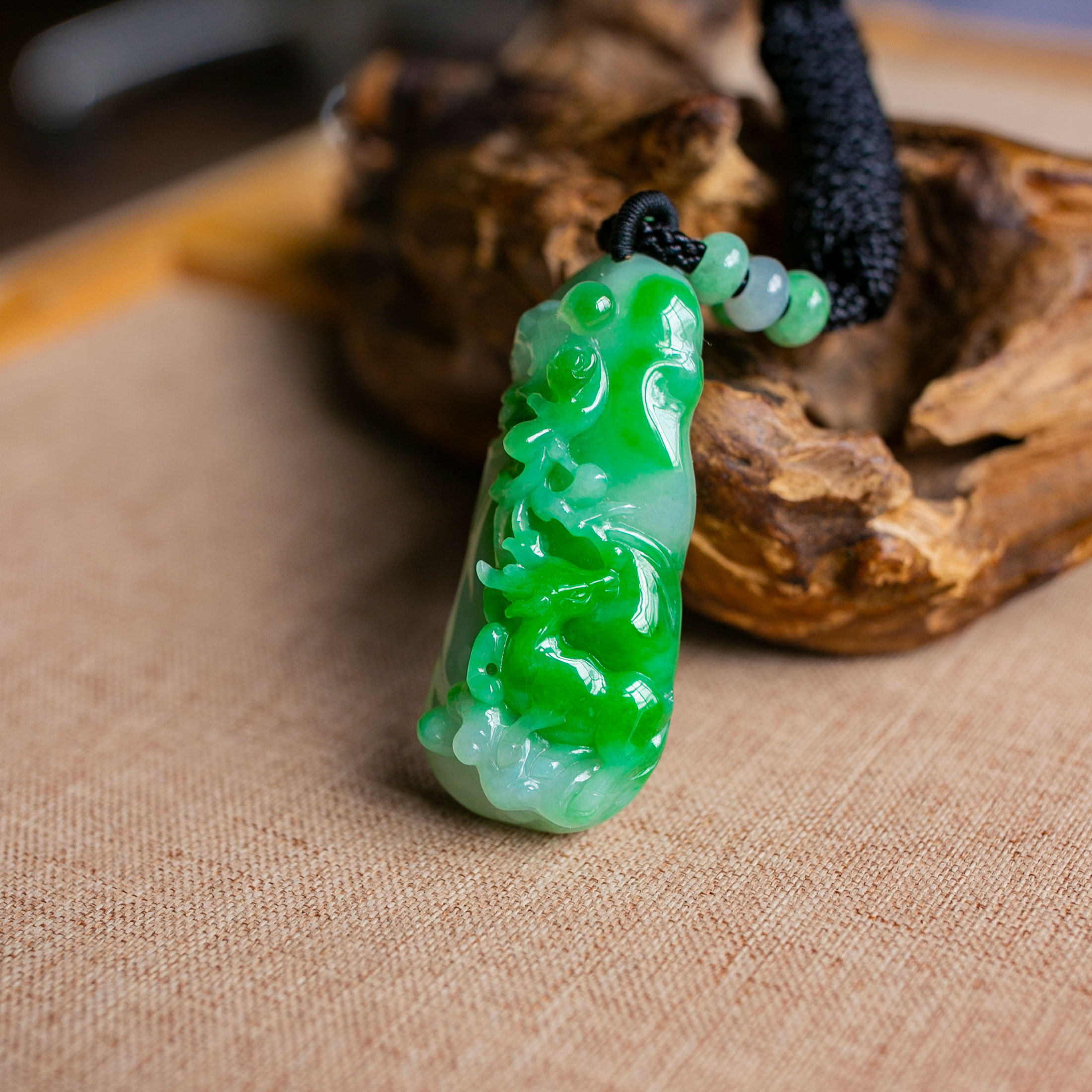 锦玉天然翡翠挂件小鹿一路相伴翠绿绿冰xfy2042颈饰