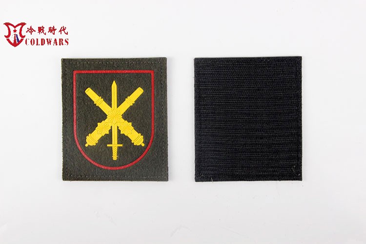 俄罗斯军迷士气俄军公发新款东部炮兵臂章勤务勋章