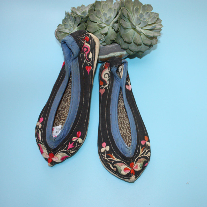 绣鞋彝族尖头绣花布鞋麻线手工千层民间收藏单鞋