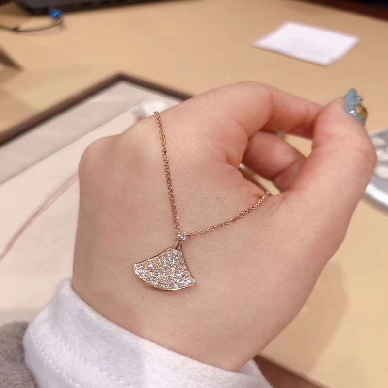 bvlgari宝格丽diva满钻小扇子项链18k玫瑰金小裙子镶钻锁骨链