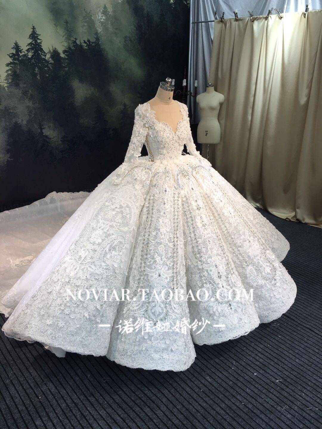 婚纱迪拜奢华重工宫廷蓬蓬新娘水钻一字肩大婚纱