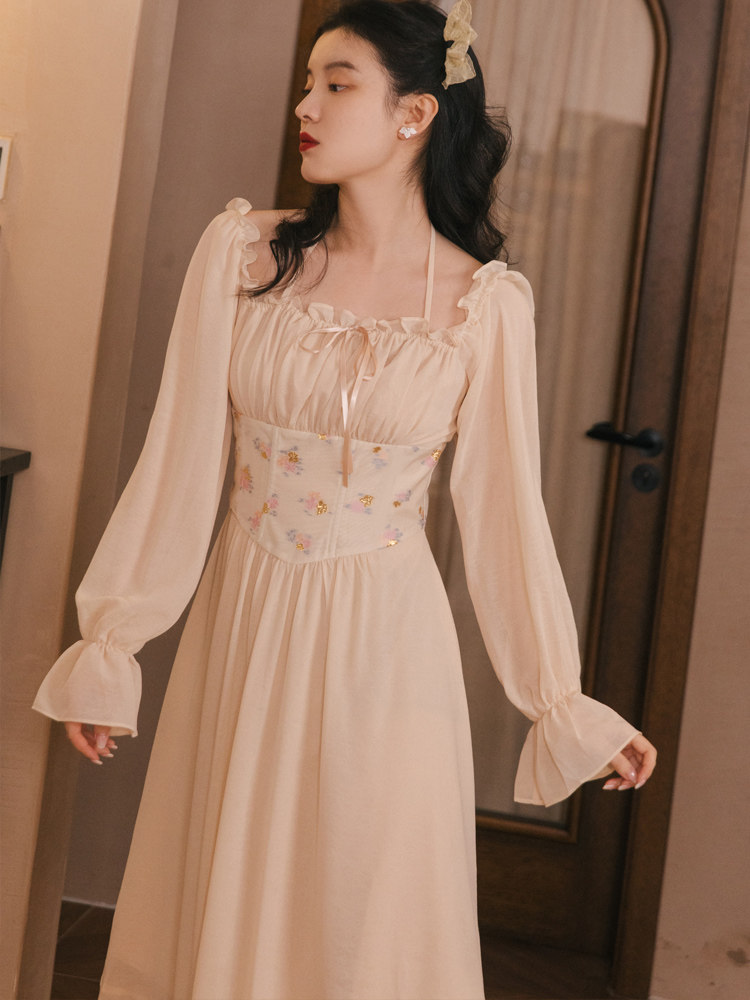 早春女装法式宫廷风复古拼接优雅纯欲连衣裙凡尔赛欧洲中世纪长裙