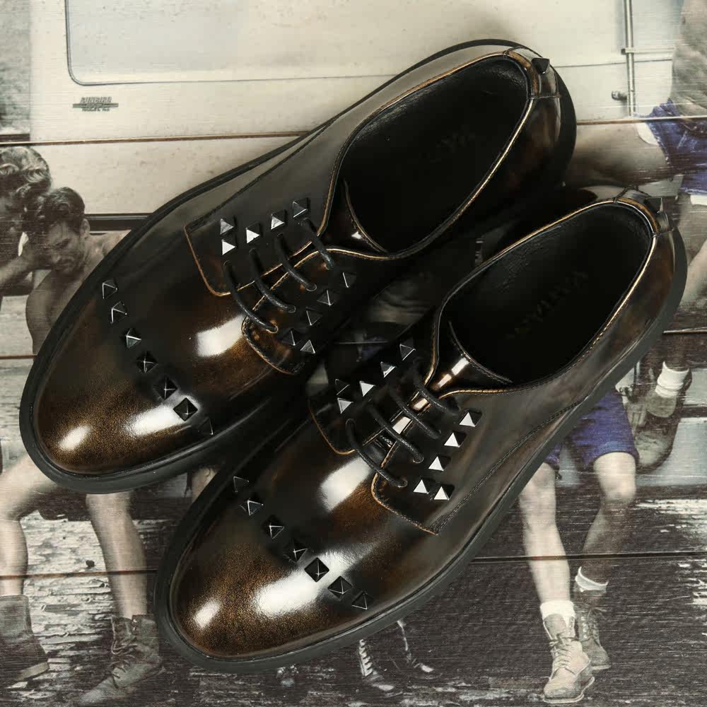 秋季男鞋子2018新款潮百搭韩版休闲鞋发型师漆皮亮面铆钉男鞋潮鞋