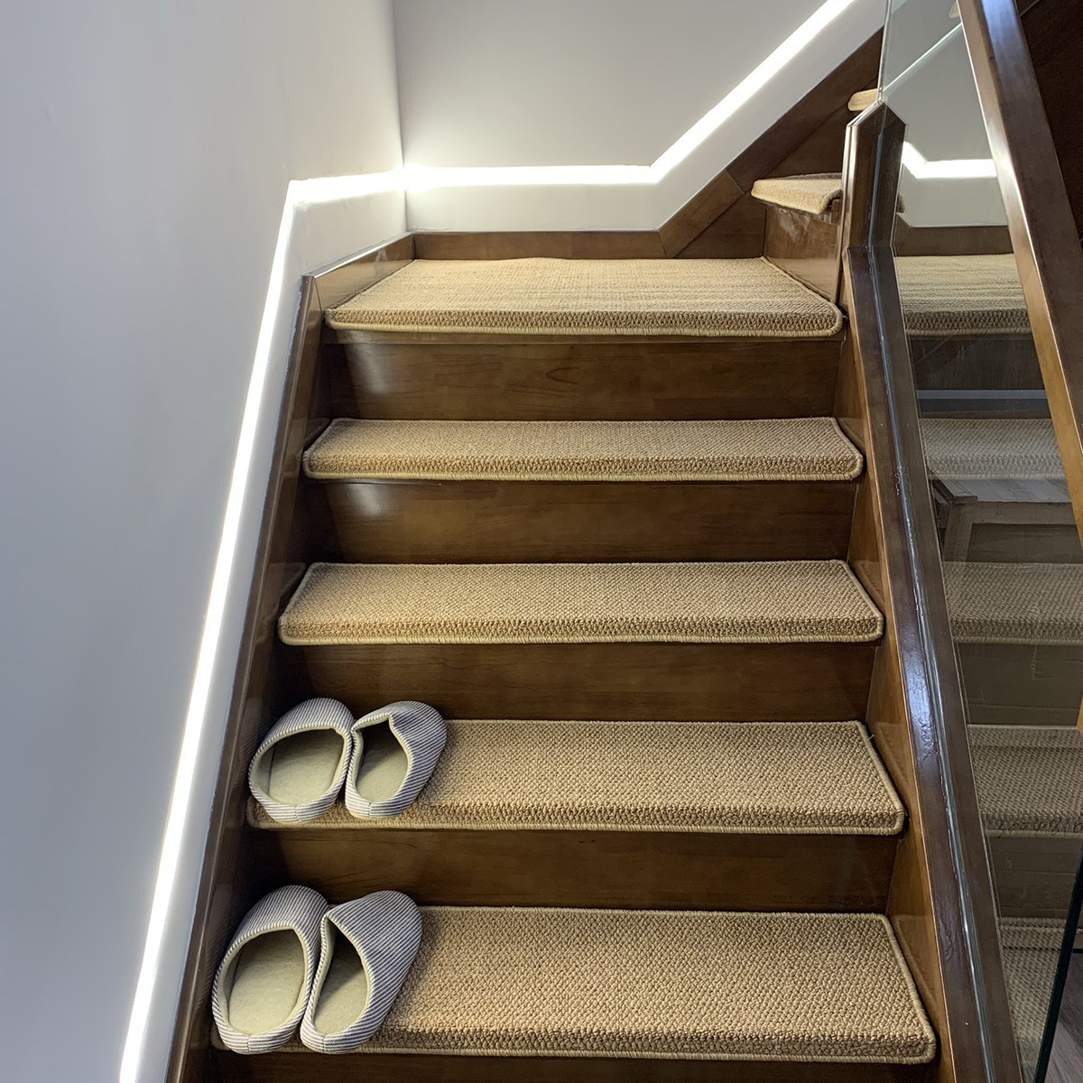 你是否在寻找一款既美观又实用的楼梯踏步垫?