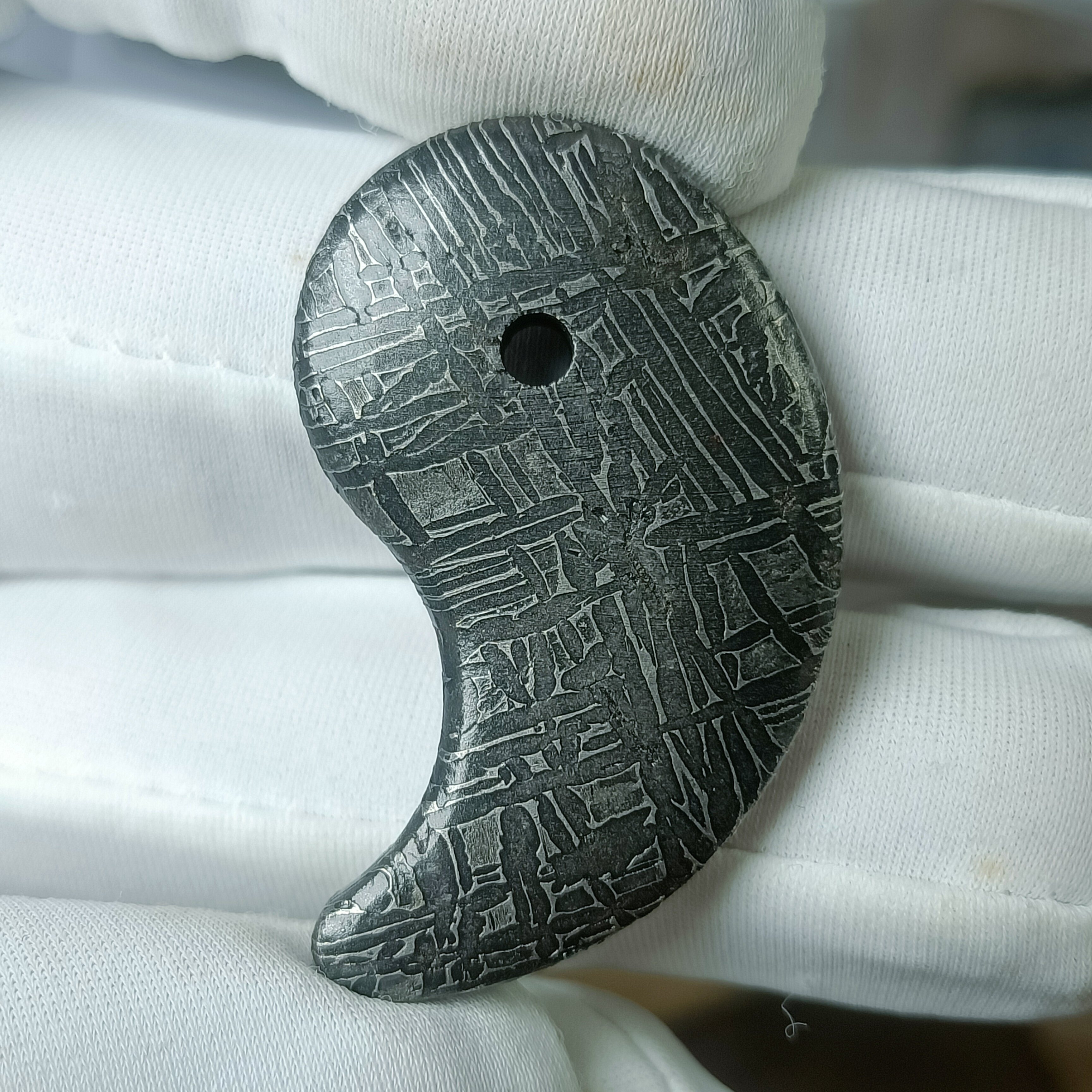 天铁星星雕刻陨铁吊坠陨石aletai勾玉天然挂件项坠