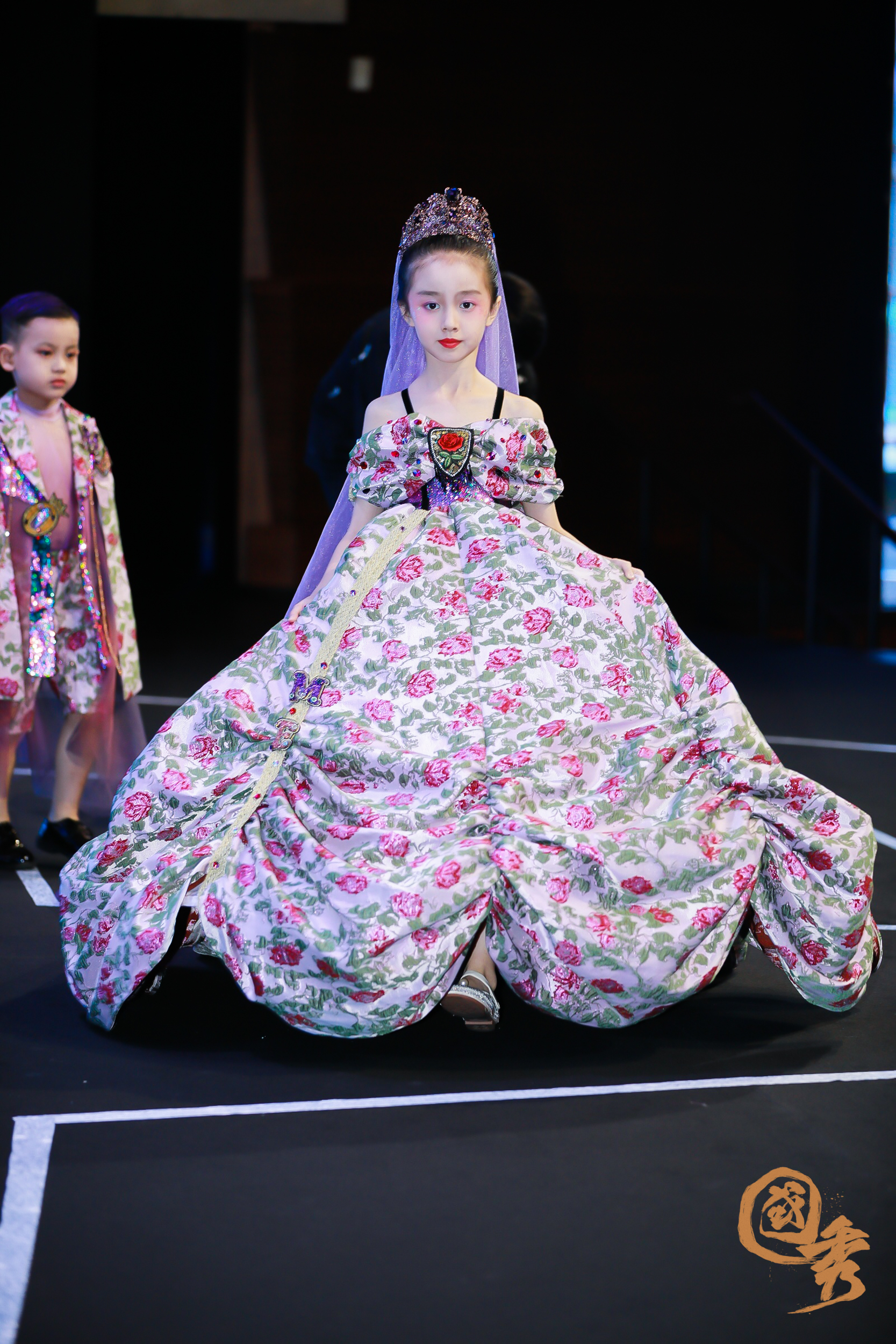 女童高级定制公主高端演出服宫廷风拖尾儿童走秀儿童礼服