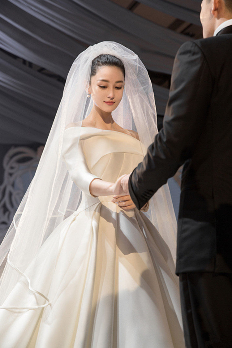 张馨予明星同款结婚礼头纱绸缎包边超长拖尾简约头纱