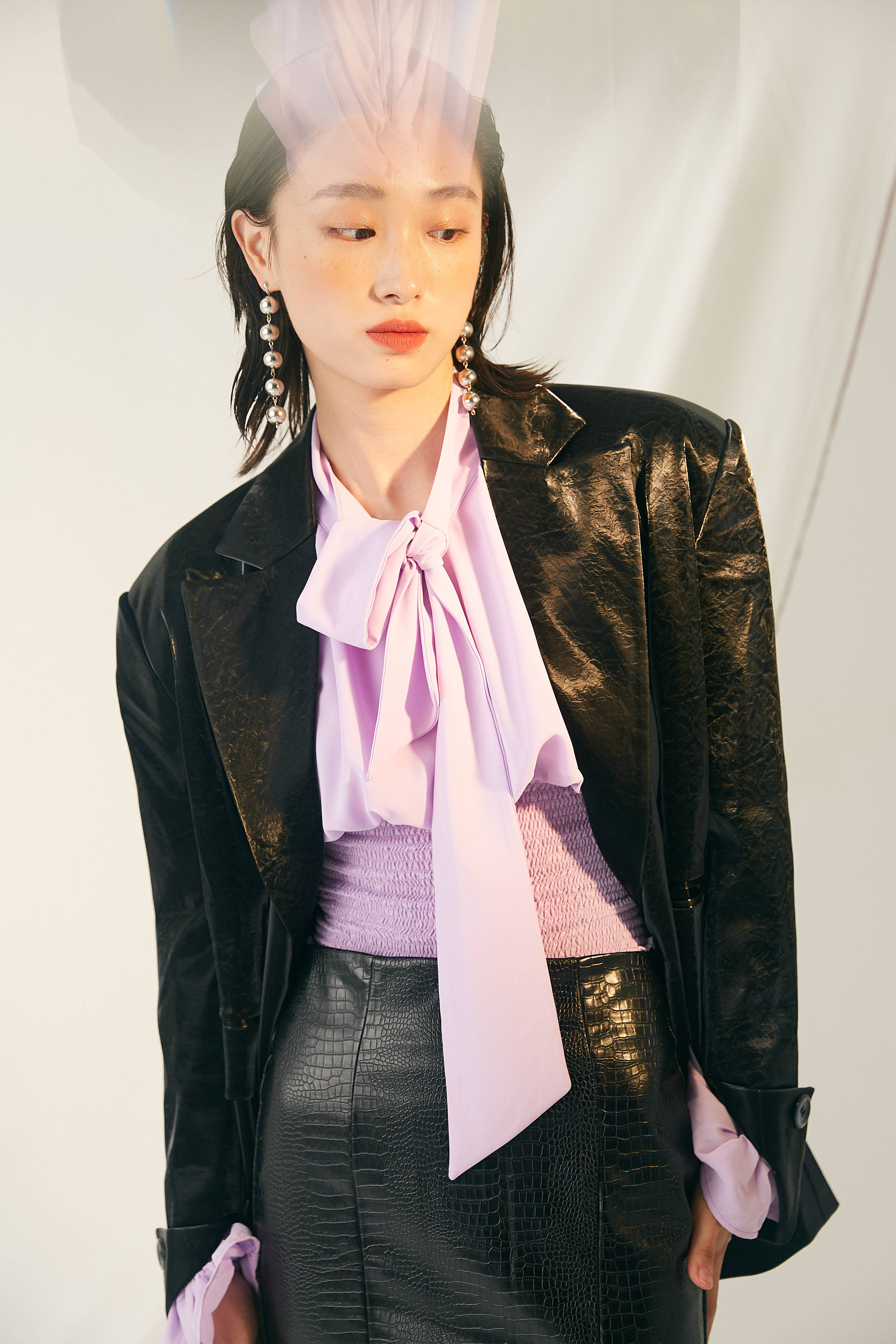 soliloque明星同款黑色漆皮反光中长款韩版宽松直筒皮衣