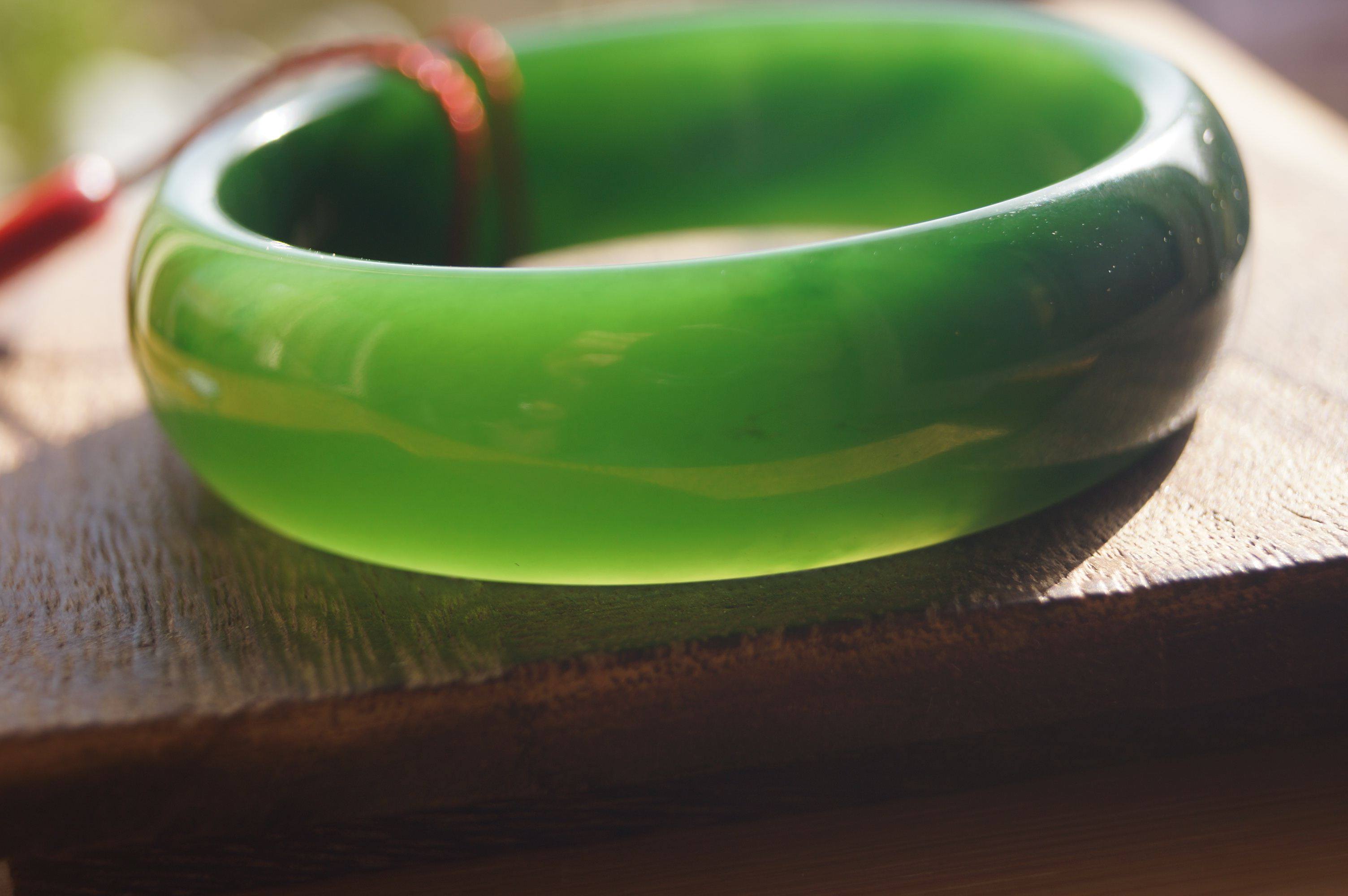 新疆黑点脂粉高脂粉和田肉质冰底菠菜手镯碧玉手饰