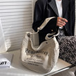 Large -capacity canvas bag messenger bag Han Guozhong Lazy Hong Kong style retro commute bag 2022 new letters big bag Large -capacity canvas bag messenger bag Han Guozhong Lazy Hong Kong style retro commute bag 2022 new letters big bag