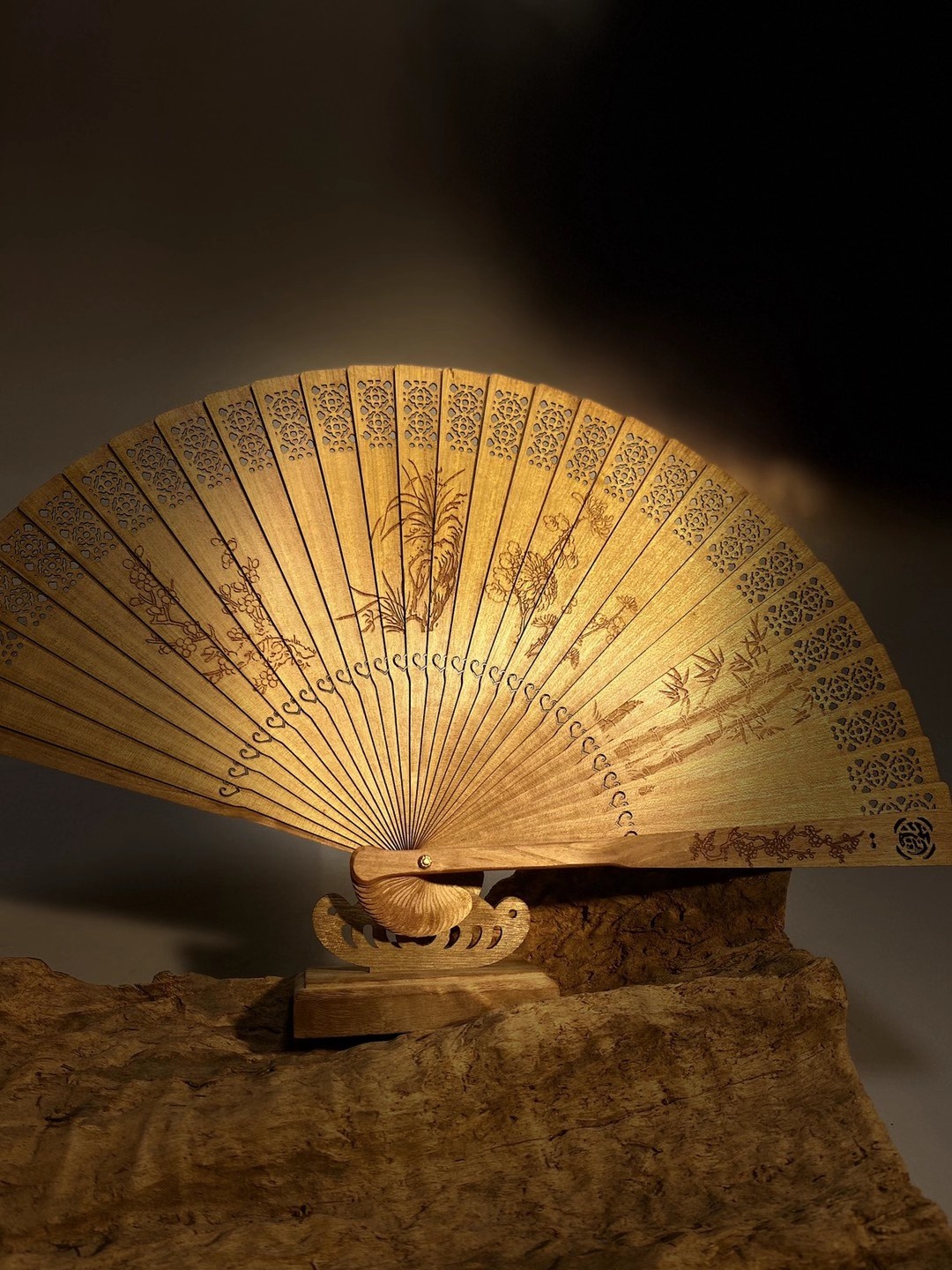 金丝扇子小叶桢楠老料苏扇镂空古风传统实木摆件