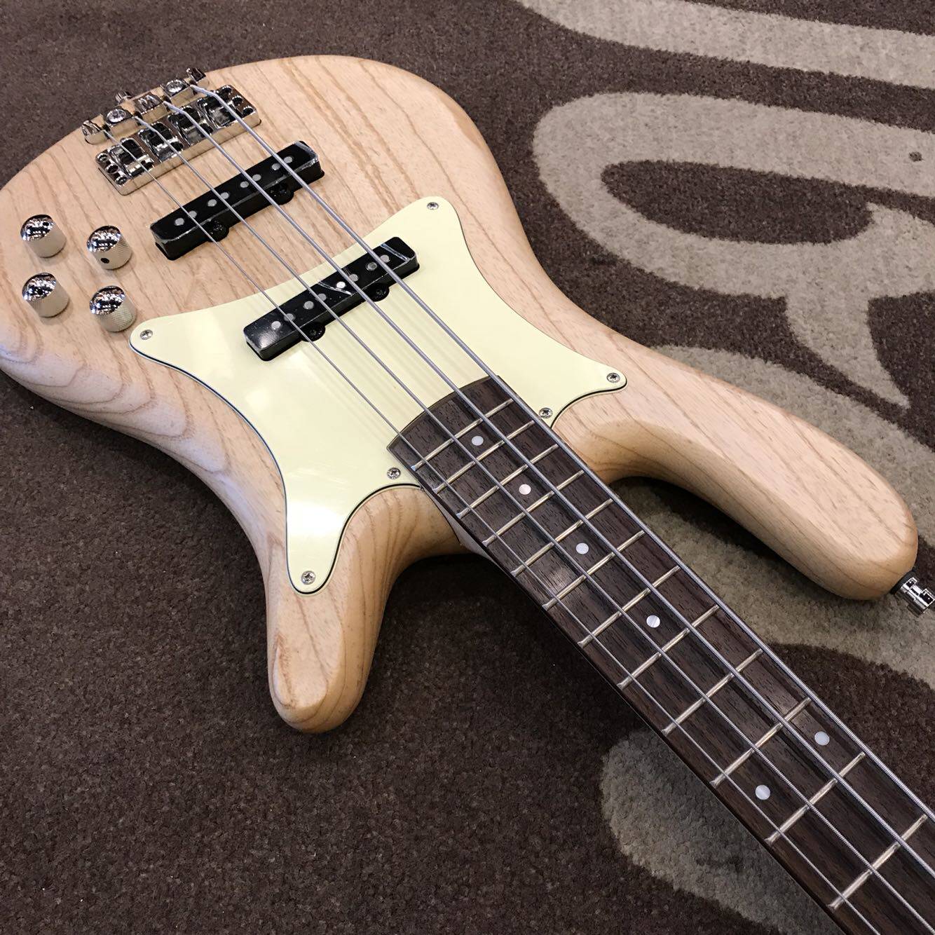 德产warwick握威贝斯巡洋舰双美美金流光溢彩拇指电贝贝司电贝司