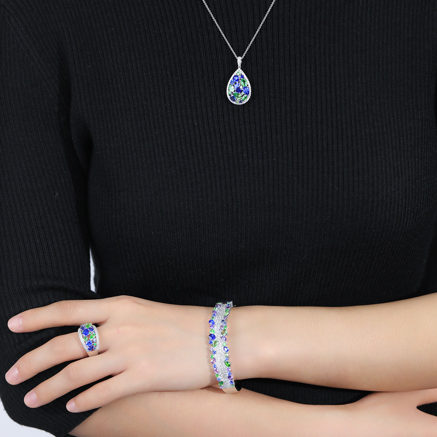 宝石矿工莫奈的花园18k白金蓝宝石沙弗莱钻石手镯