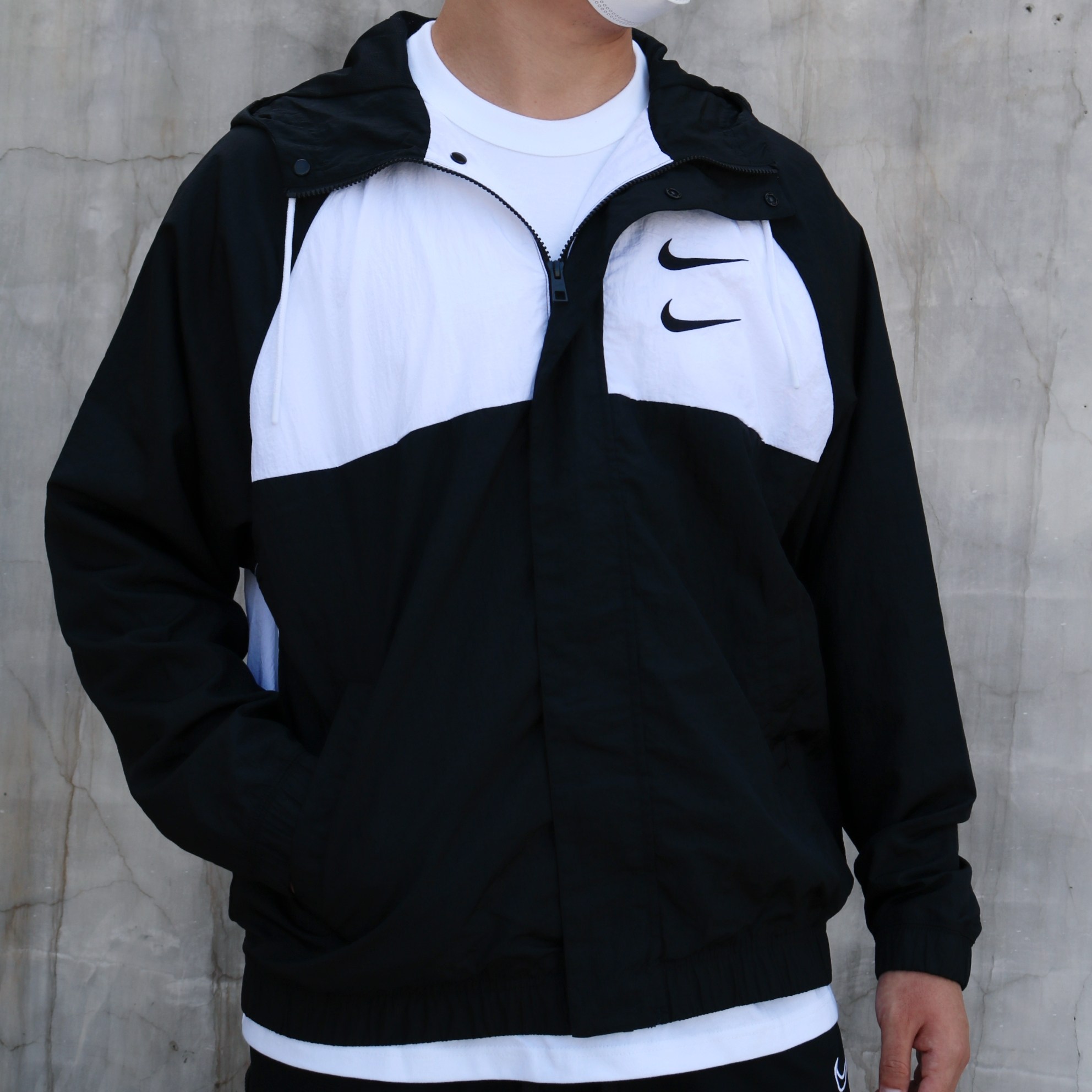 nike耐克男子双勾黑白绿大logo连帽运动夹克运动茄克