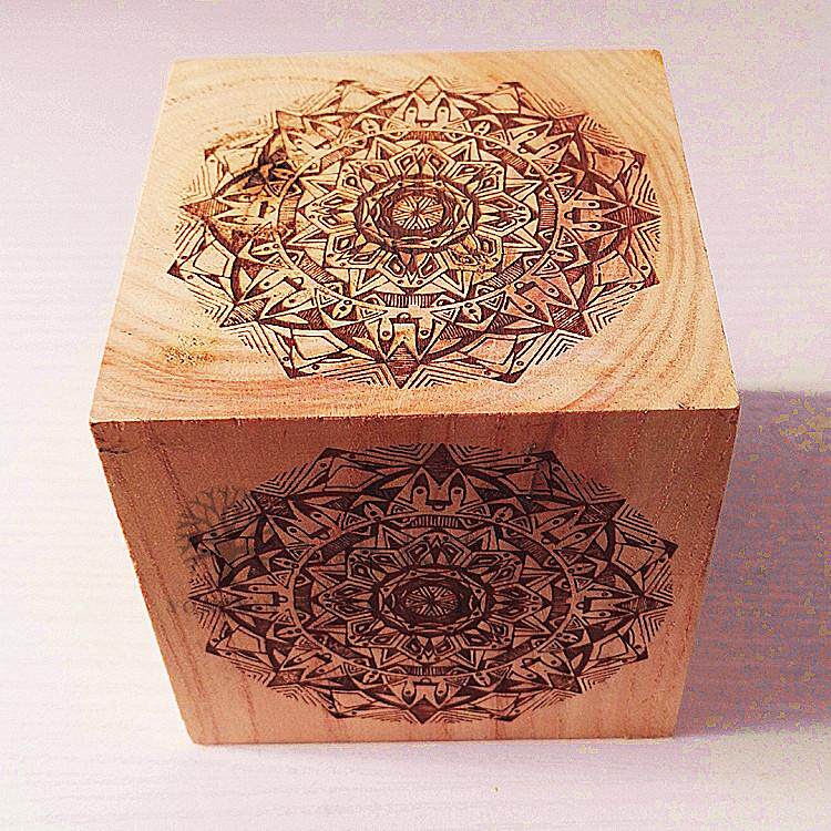 红椿实木木块激光雕刻图案图形香椿红色木头雕刻木雕