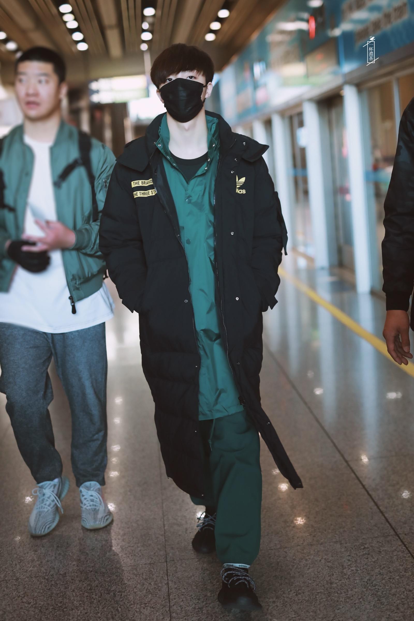 adidas三叶草男子王嘉尔同款运动休闲防风保暖长款羽绒服运动羽绒服