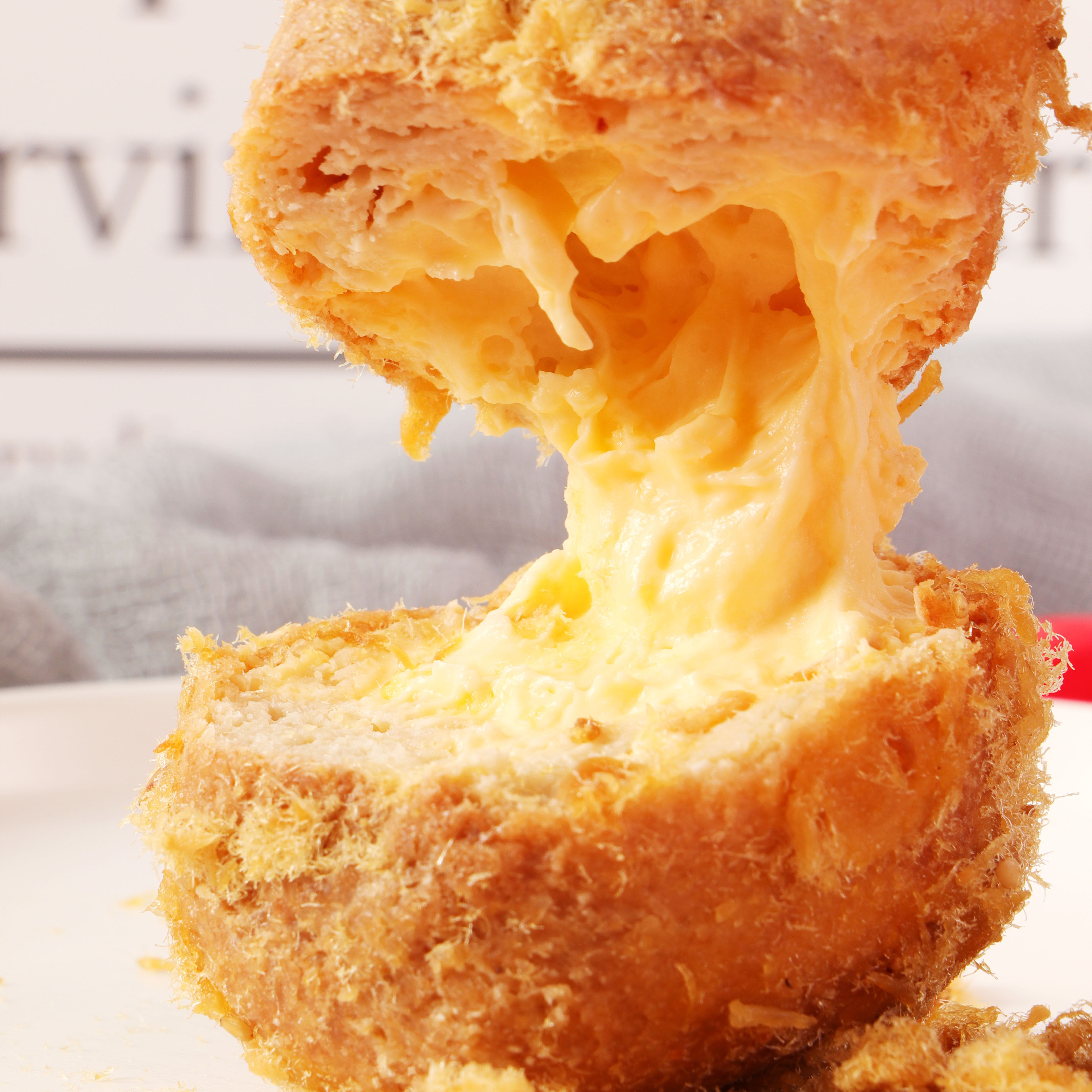 零食肉松咸芝士爆浆泡芙生糕点碳水饱腹代餐传统西式糕点