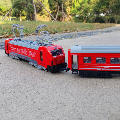 合金仿真火车货运电车绿皮火车玩具男孩金属火车头儿童玩具车模型