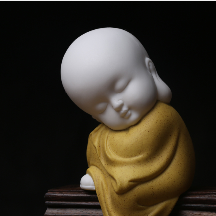 禅意悟道静思小和尚茶桌茶玩小玩意茶宠白瓷陶瓷茶宠摆件
