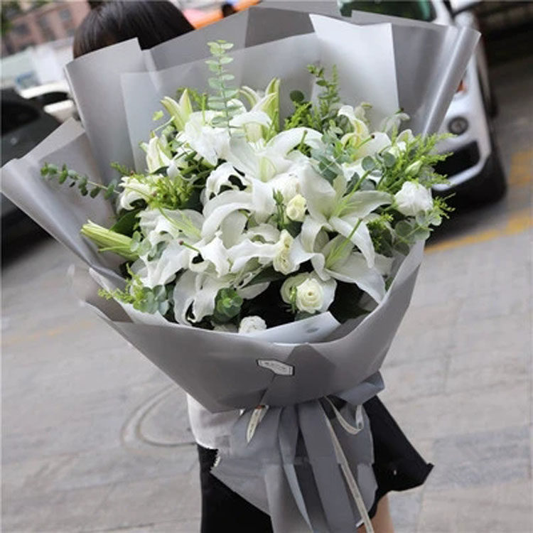 香水百合花束郑州鲜花店同城速递送花生日祝福白色黄粉色鲜花速递同城