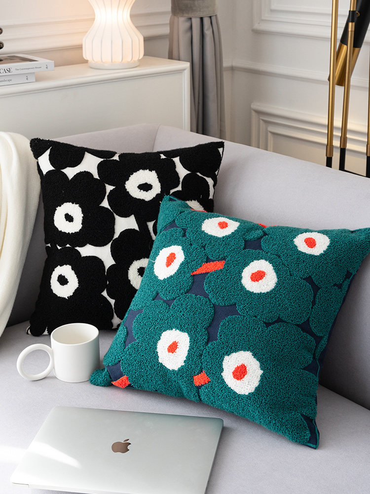 北欧芬兰花朵图案抱枕套现代简约小清新撸猫感绒靠垫客厅沙发靠枕