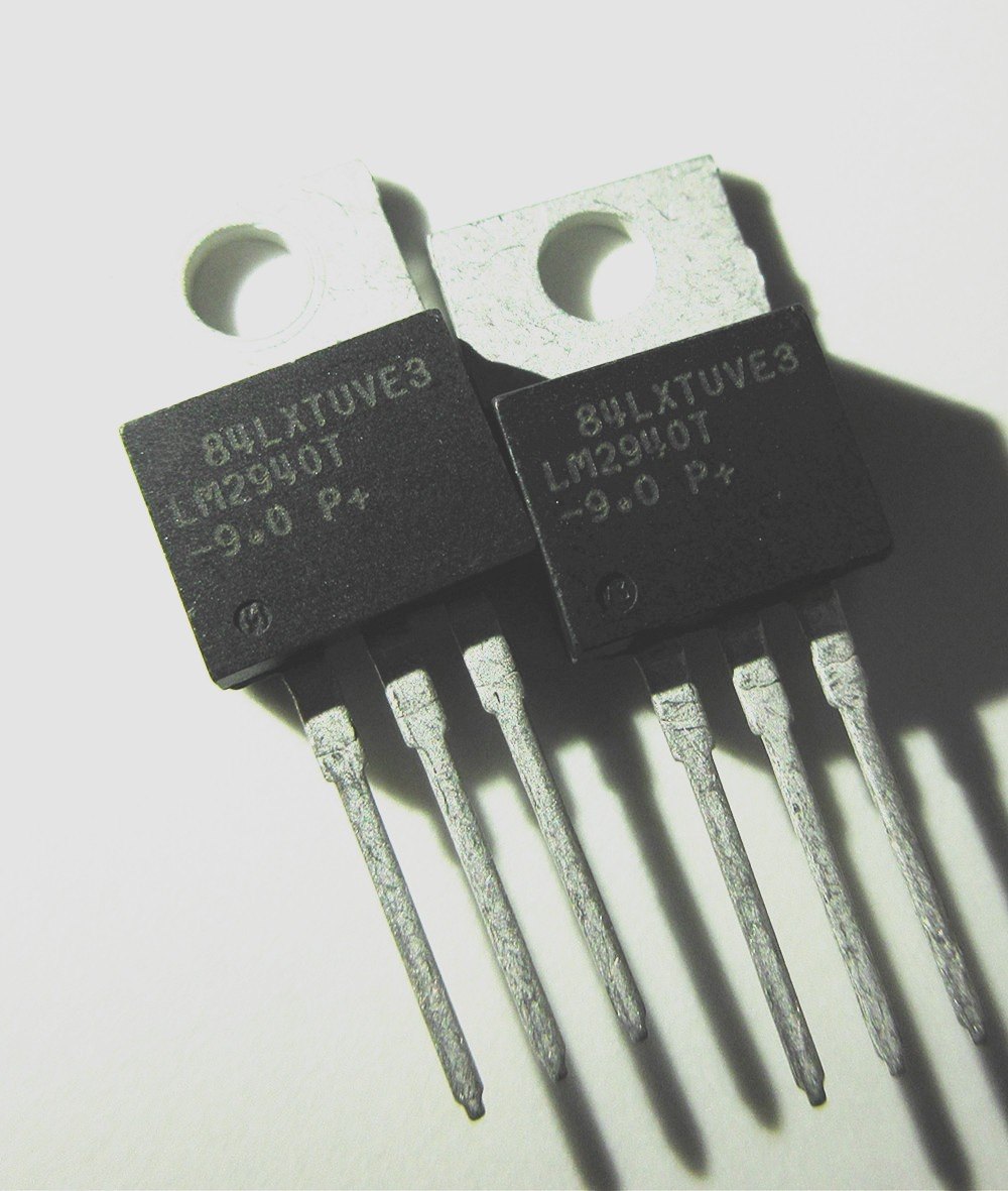 直插稳压器三极管lm2940t90lm2940t9vto220三极管