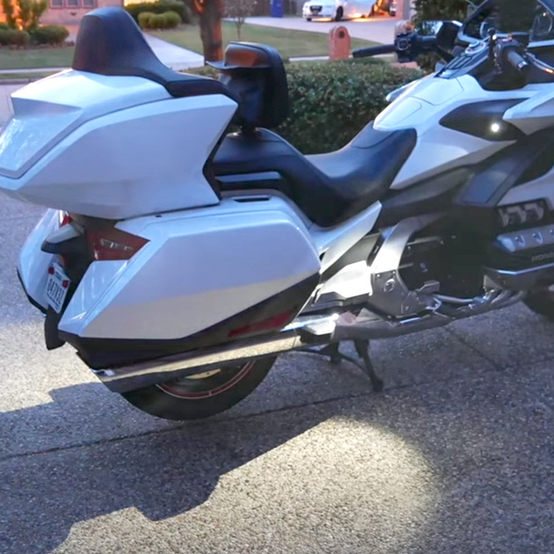 进口gl1800金翼加装车身两侧氛围照地迎宾辅助摩托车车灯